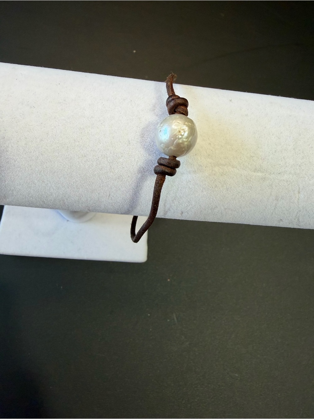 Adjustable Brown Leather Cord Beaded Bracelet with White Baroque Pearl